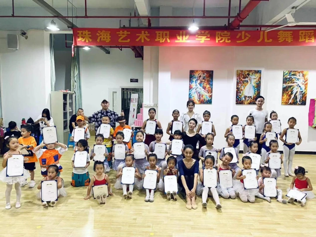 篮球教练如何为不同年龄段的球员制定战术训练方案?_0